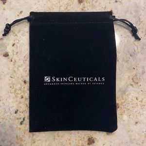 Skinceuticals pouch